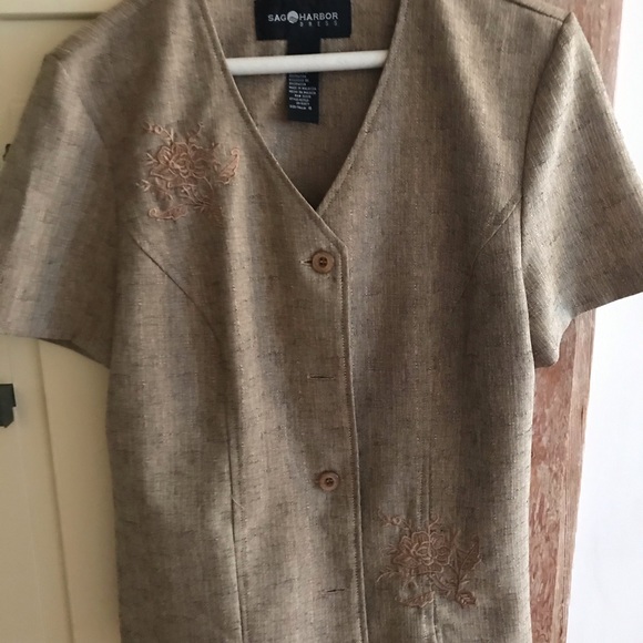 Pant suit. - Picture 2 of 5